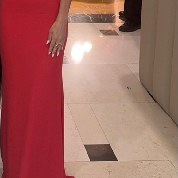 Alexander McQueen read evening gown - Picture 3 of 3